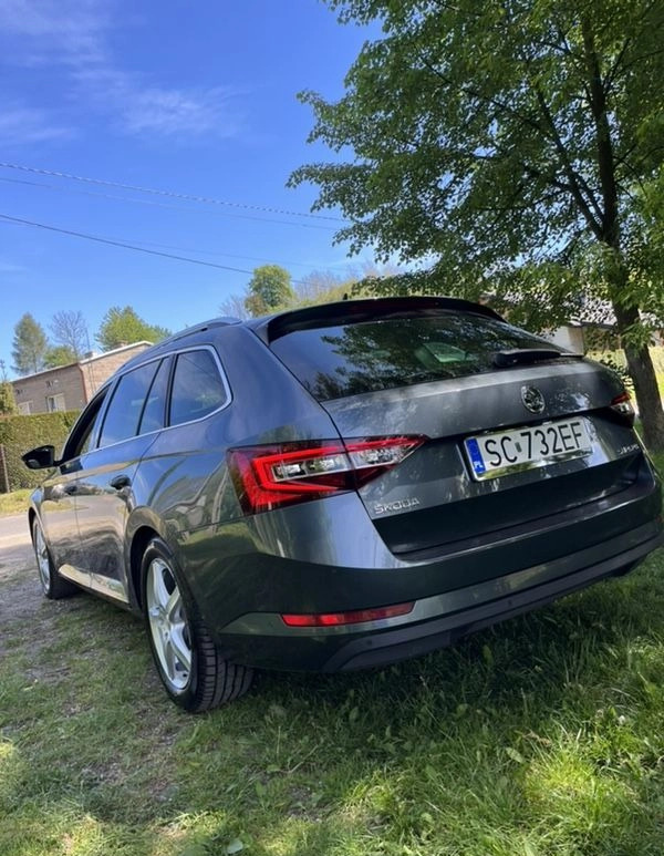 Skoda Superb cena 72900 przebieg: 177000, rok produkcji 2017 z Częstochowa małe 562